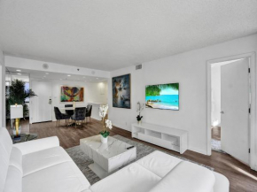 Adorable 2 Bedroom Condo Beach Service 605